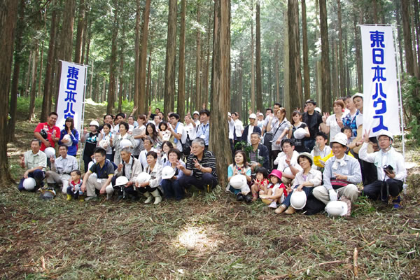 東日本ハウス×トーセン協力体制で実現。国産ヒノキ材の伐採現場体験ツアー